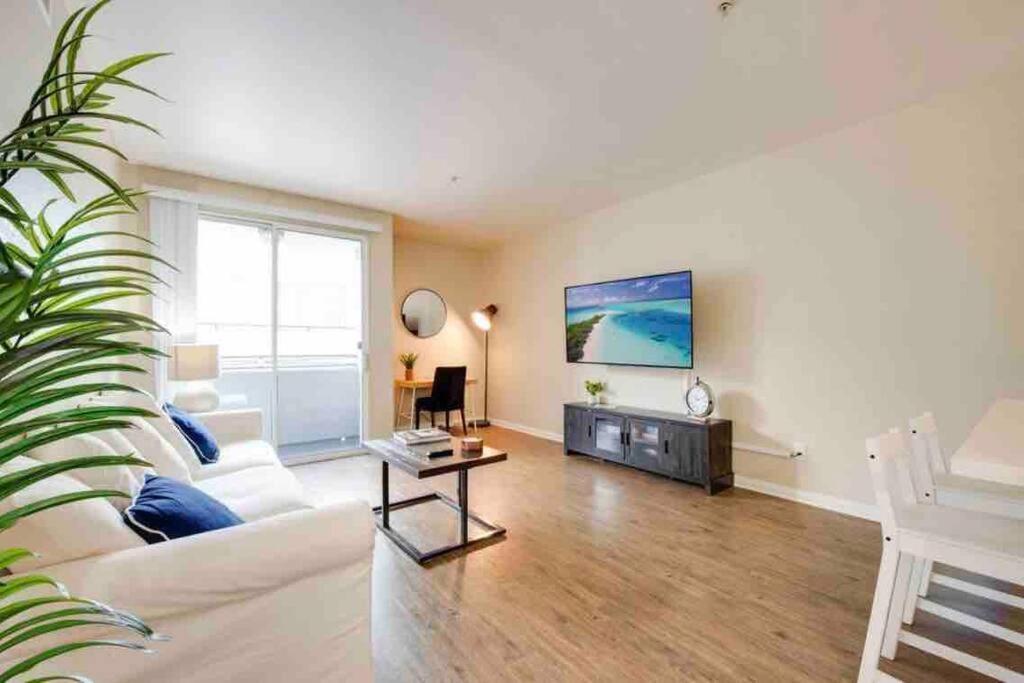 The Nest A Spacious 1 Bedroom Apartment With A Pool View Лос-Анджелес Екстер'єр фото