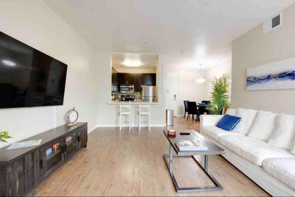 The Nest A Spacious 1 Bedroom Apartment With A Pool View Лос-Анджелес Екстер'єр фото